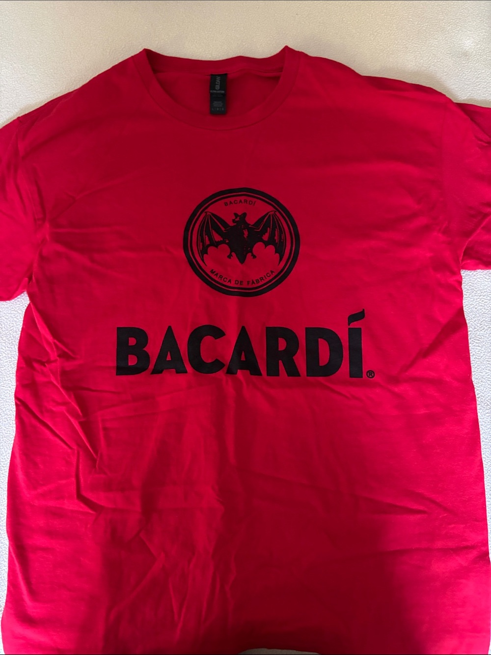 Gildan Red Short-Sleeve Bacardí Logo Tee. Size Large